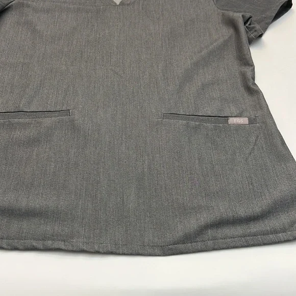 FIGS technical collection gray shirt sleeve size M ** has small imperfection ** - Picture 7 of 11